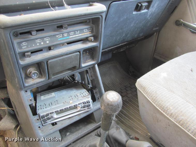 image for item J2567 1987 Dodge Raider SUV