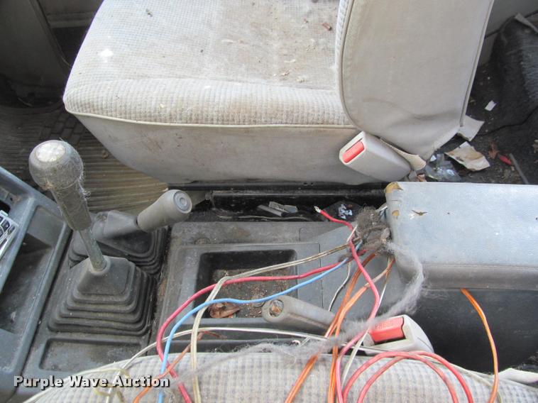 image for item J2567 1987 Dodge Raider SUV