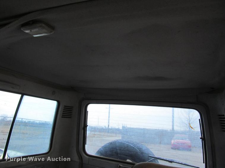 image for item J2567 1987 Dodge Raider SUV