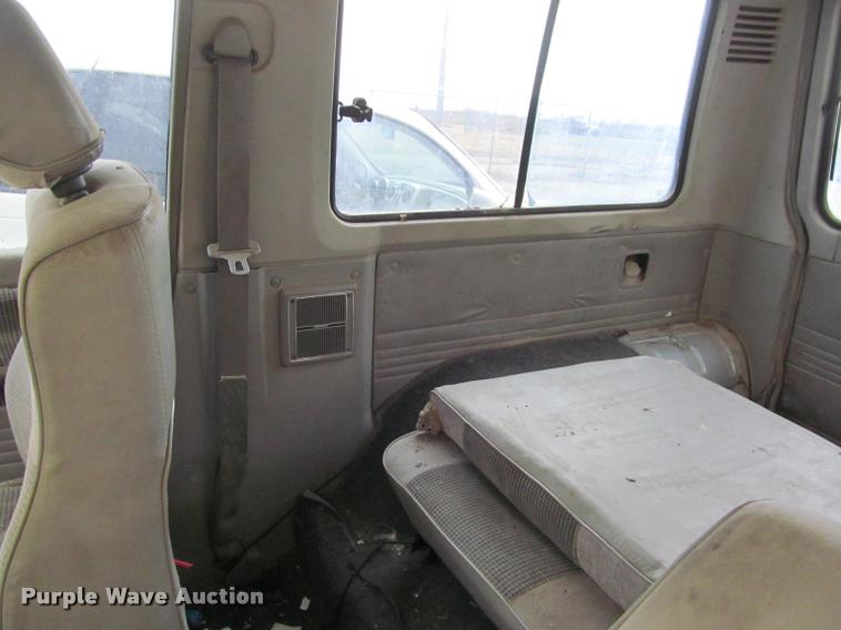 image for item J2567 1987 Dodge Raider SUV