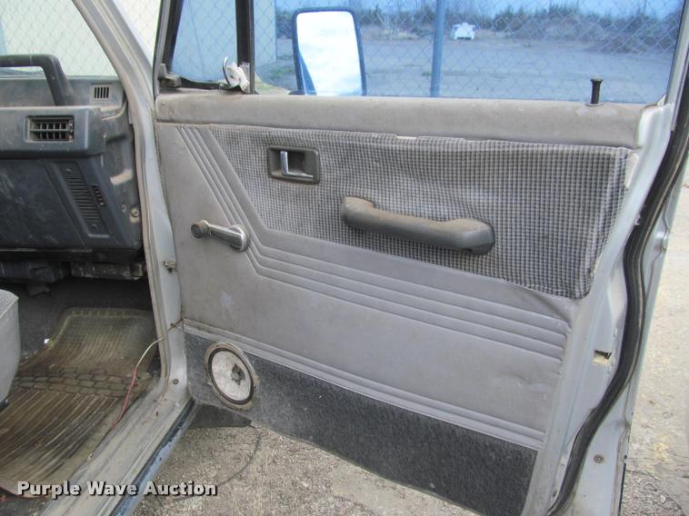 image for item J2567 1987 Dodge Raider SUV