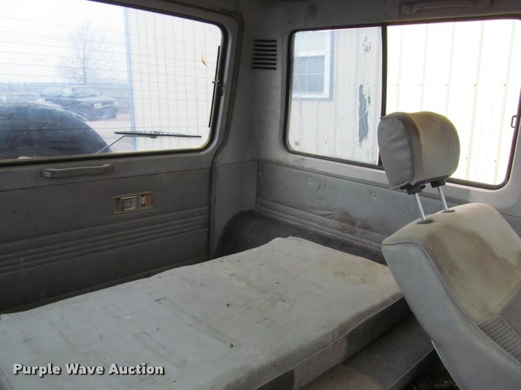 image for item J2567 1987 Dodge Raider SUV