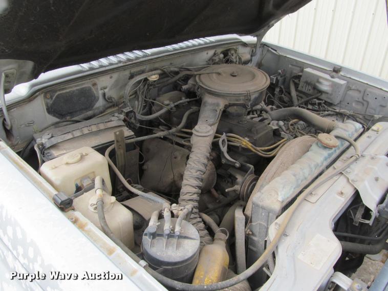 image for item J2567 1987 Dodge Raider SUV