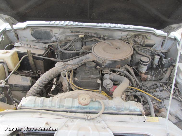 image for item J2567 1987 Dodge Raider SUV