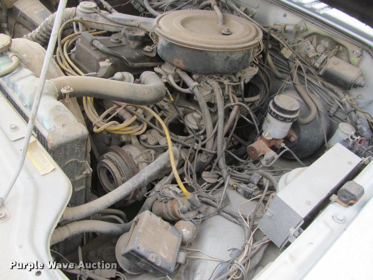 image for item J2567 1987 Dodge Raider SUV