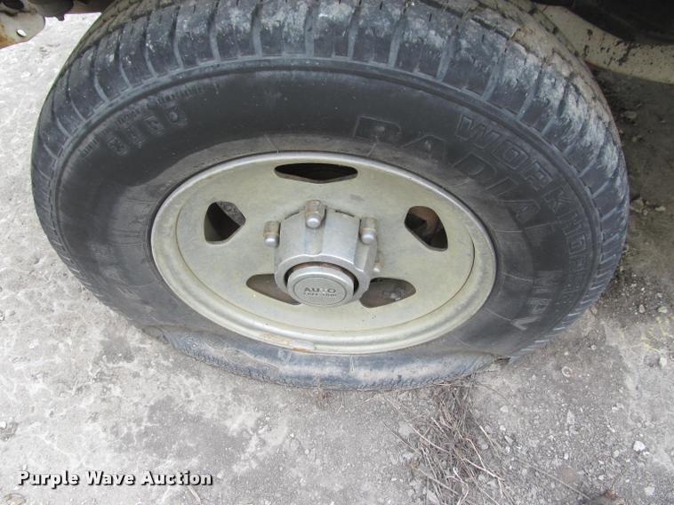 image for item J2567 1987 Dodge Raider SUV