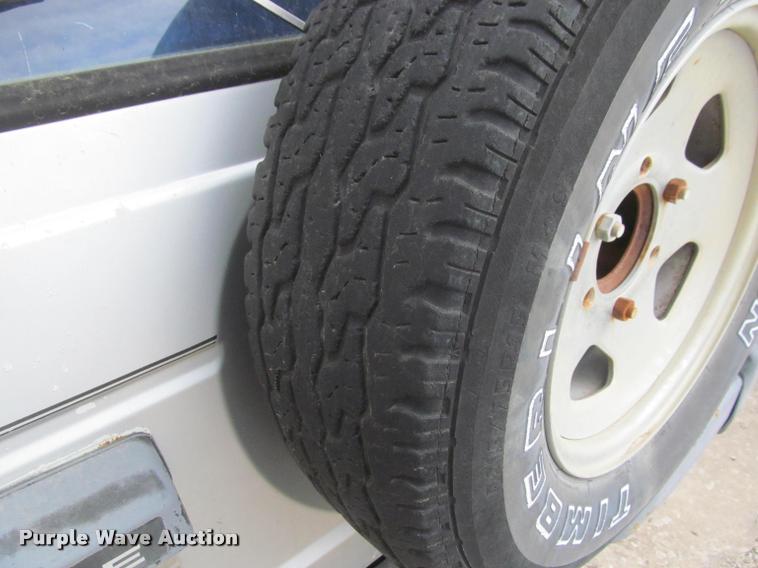 image for item J2567 1987 Dodge Raider SUV