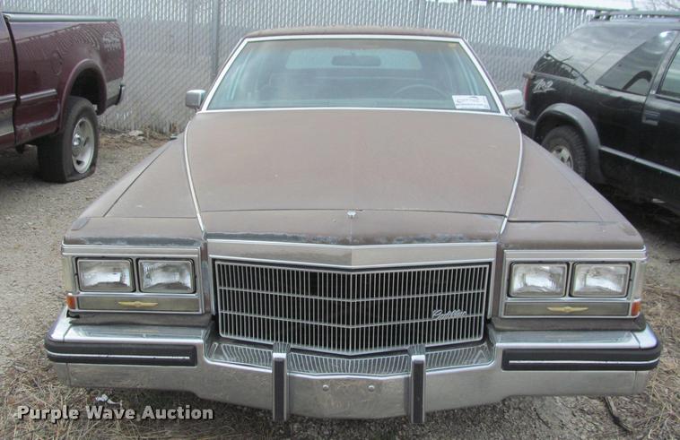 image for item J2570 1985 Cadillac Fleetwood Brougham