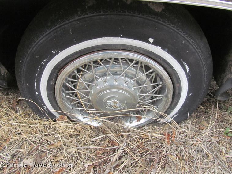 image for item J2570 1985 Cadillac Fleetwood Brougham