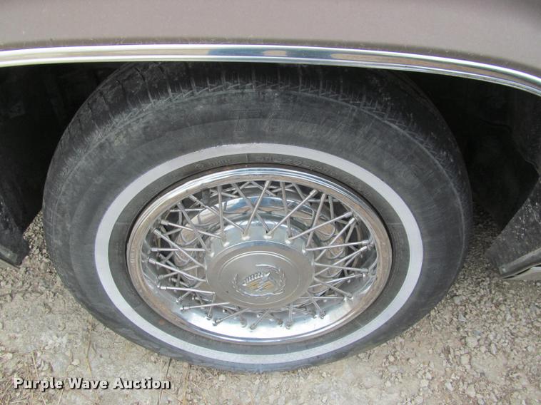 image for item J2570 1985 Cadillac Fleetwood Brougham