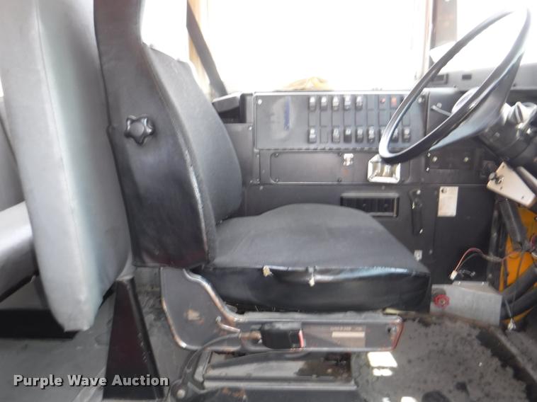 image for item K5944 1997 Ford B800 school bus