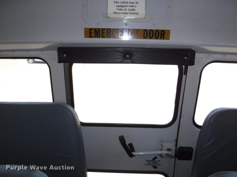 image for item K5944 1997 Ford B800 school bus