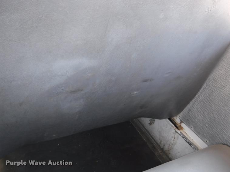 image for item K5944 1997 Ford B800 school bus