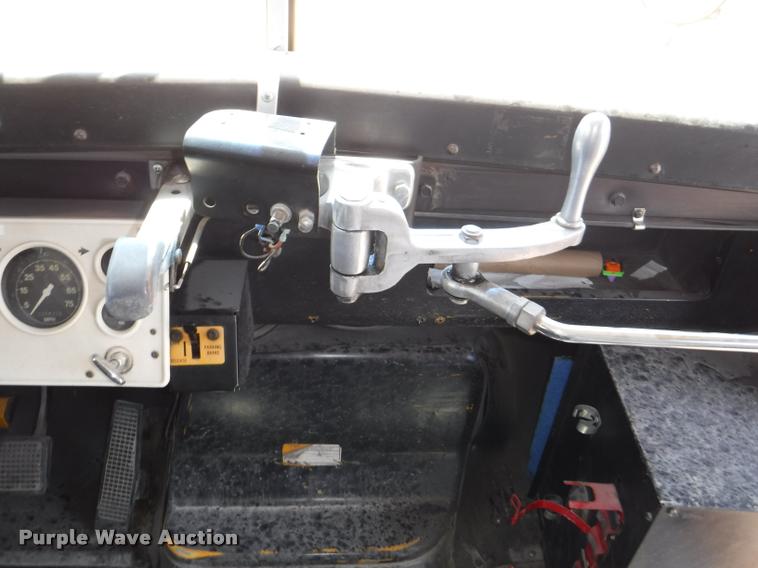 image for item K5944 1997 Ford B800 school bus