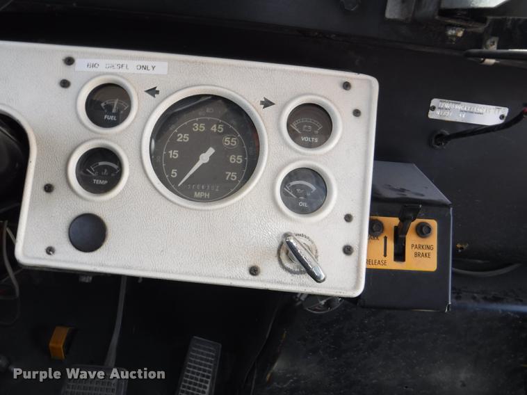 image for item K5944 1997 Ford B800 school bus