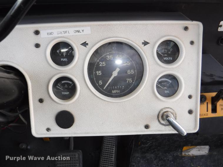 image for item K5944 1997 Ford B800 school bus