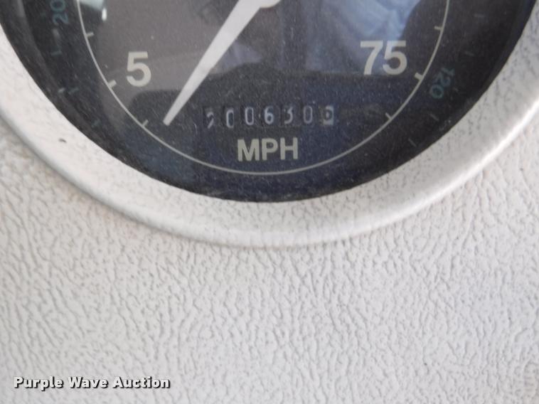 image for item K5944 1997 Ford B800 school bus