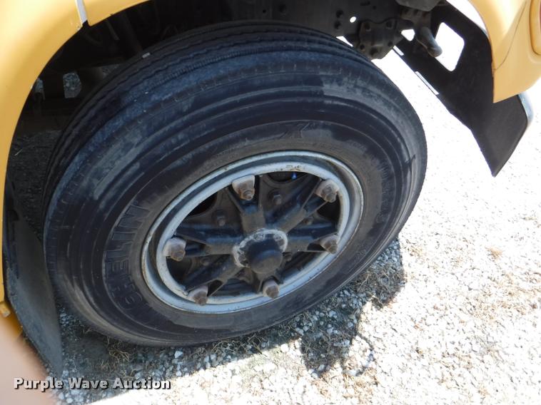 image for item K5944 1997 Ford B800 school bus