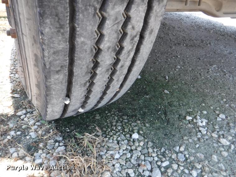 image for item K5944 1997 Ford B800 school bus