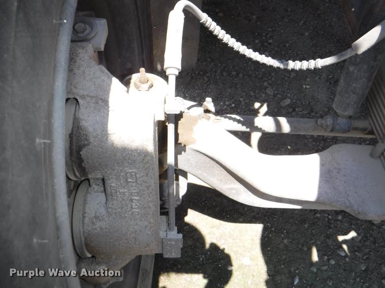 image for item K5944 1997 Ford B800 school bus