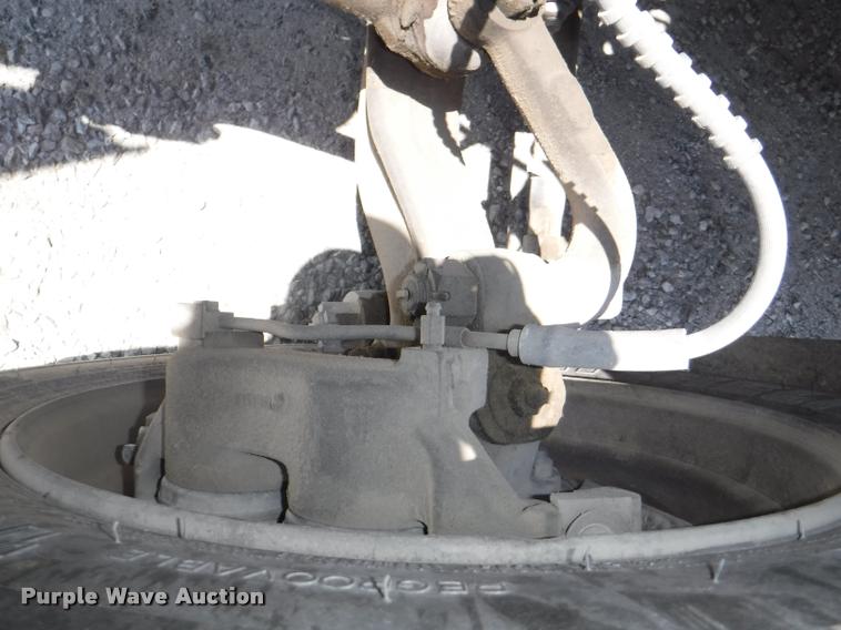 image for item K5944 1997 Ford B800 school bus