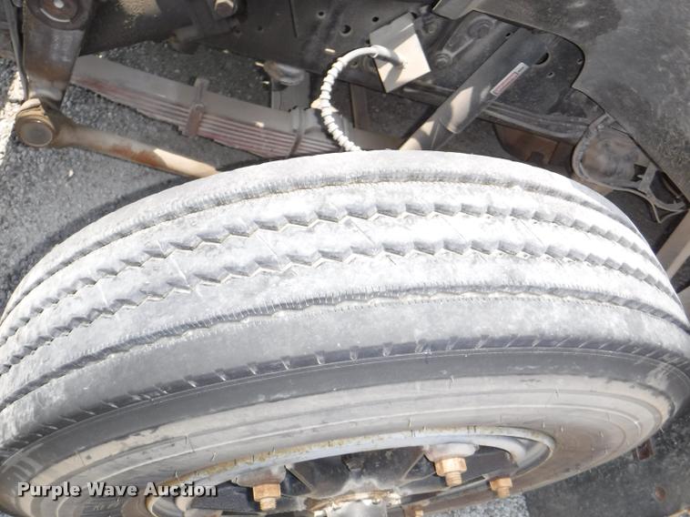 image for item K5944 1997 Ford B800 school bus