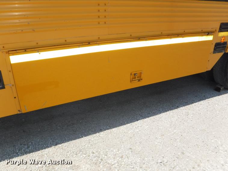 image for item K5944 1997 Ford B800 school bus