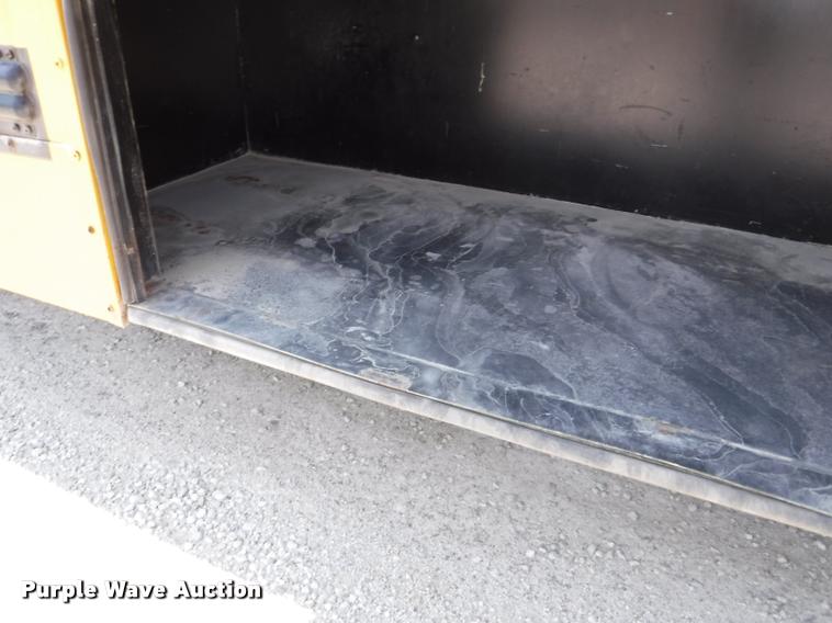 image for item K5944 1997 Ford B800 school bus