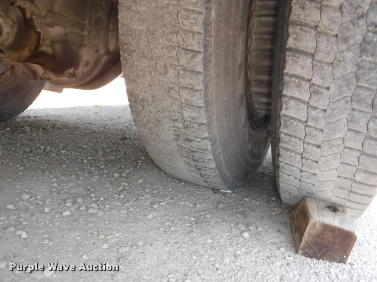 image for item K5944 1997 Ford B800 school bus