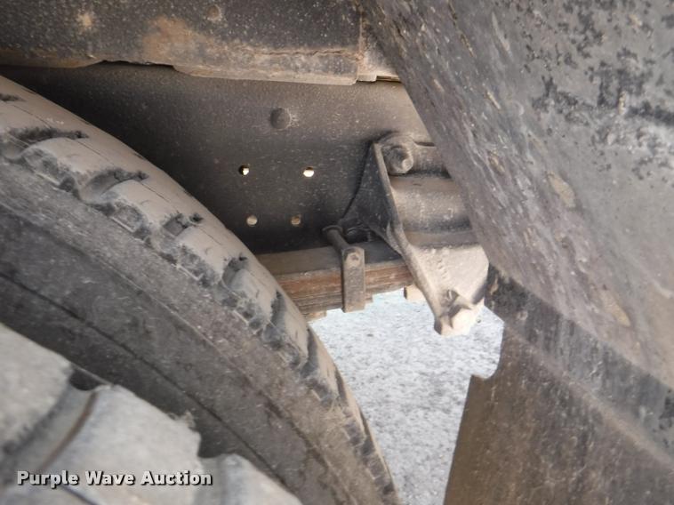 image for item K5944 1997 Ford B800 school bus