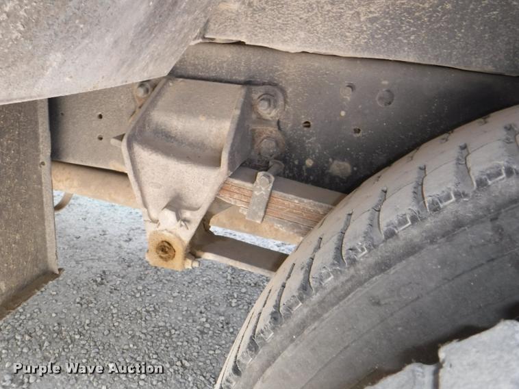 image for item K5944 1997 Ford B800 school bus