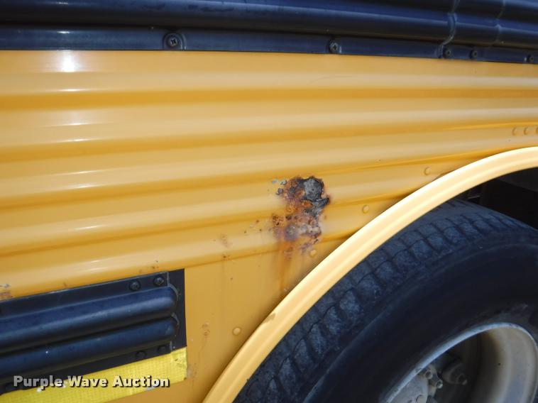 image for item K5944 1997 Ford B800 school bus