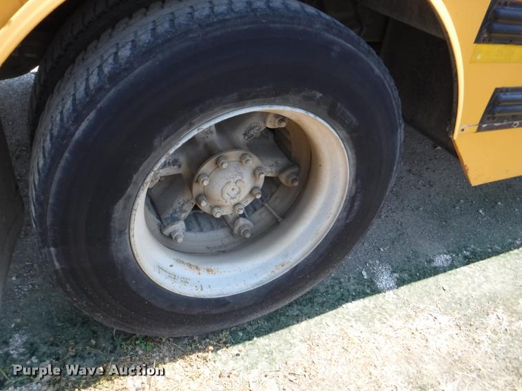 image for item K5944 1997 Ford B800 school bus