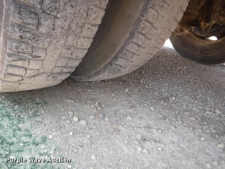 image for item K5944 1997 Ford B800 school bus