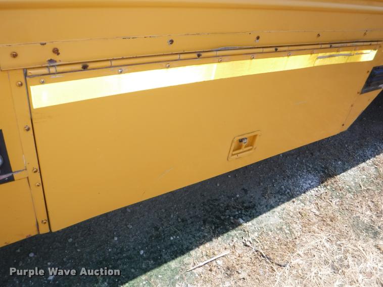 image for item K5944 1997 Ford B800 school bus