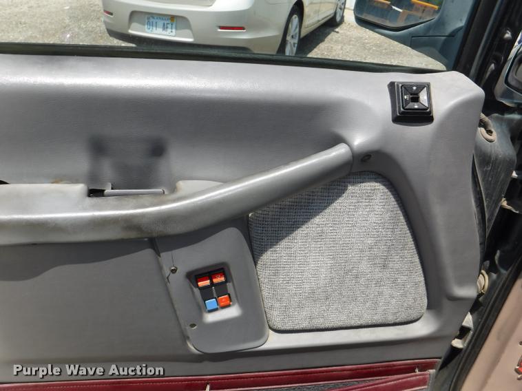 image for item K5945 1995 Ford Aerostar XLT Extended van