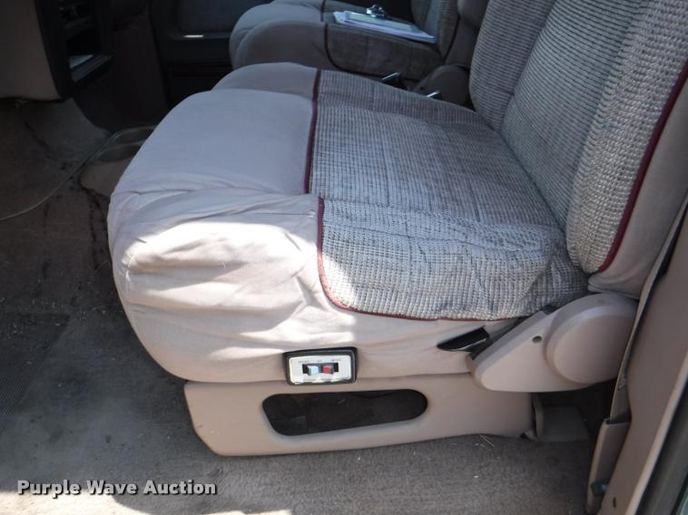 image for item K5945 1995 Ford Aerostar XLT Extended van