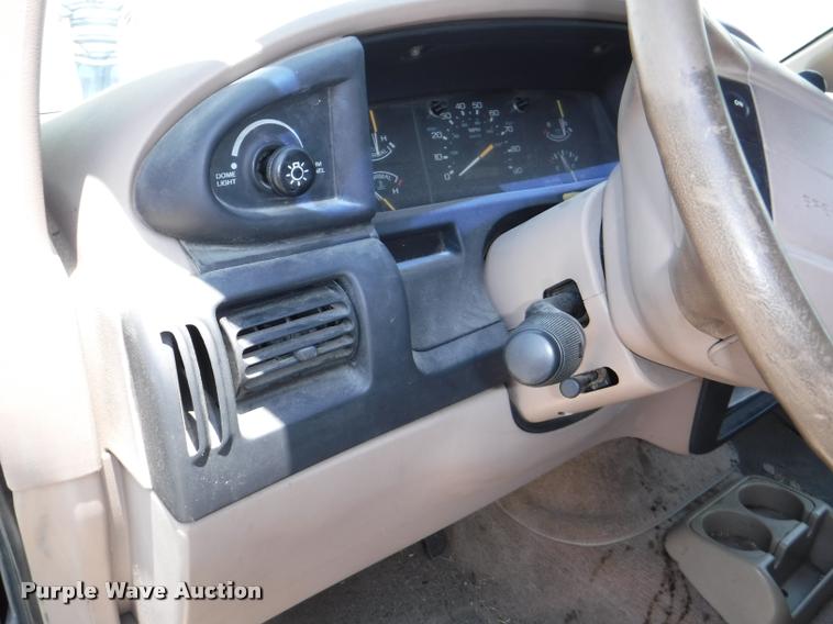 image for item K5945 1995 Ford Aerostar XLT Extended van