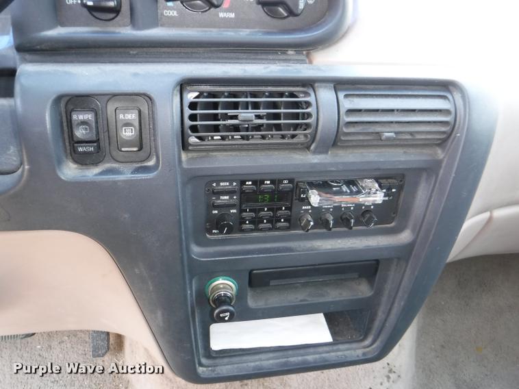 image for item K5945 1995 Ford Aerostar XLT Extended van