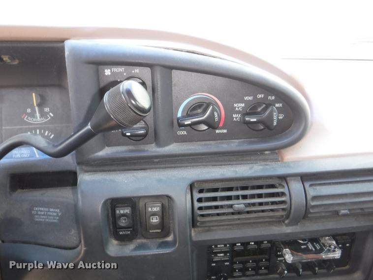 image for item K5945 1995 Ford Aerostar XLT Extended van