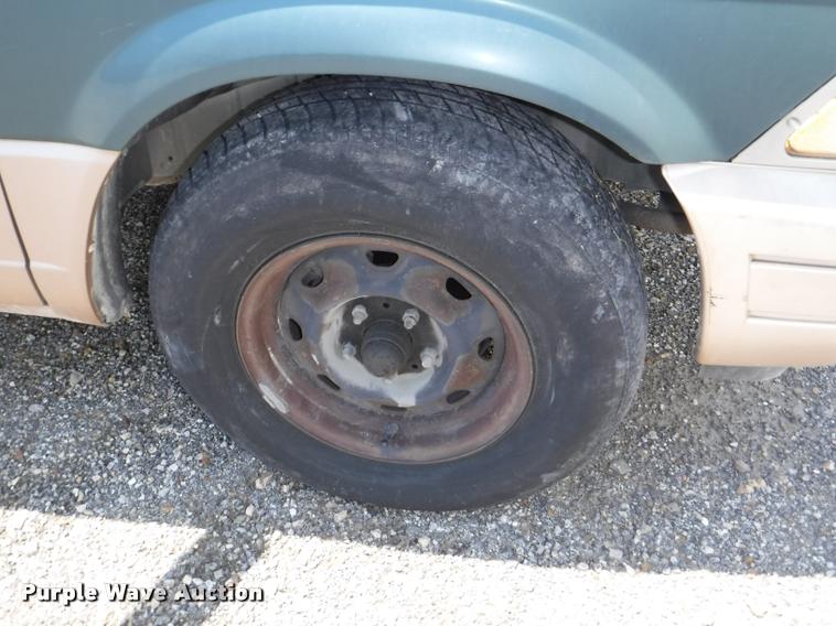 image for item K5945 1995 Ford Aerostar XLT Extended van