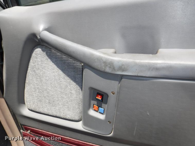 image for item K5945 1995 Ford Aerostar XLT Extended van