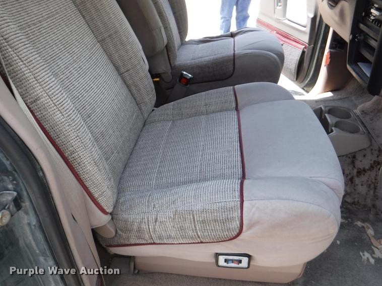 image for item K5945 1995 Ford Aerostar XLT Extended van