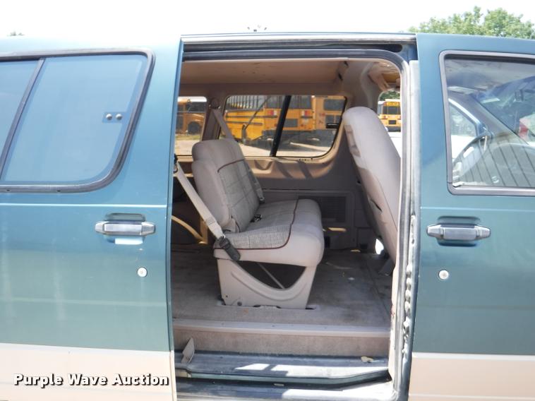 image for item K5945 1995 Ford Aerostar XLT Extended van