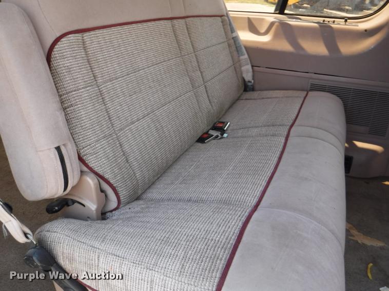 image for item K5945 1995 Ford Aerostar XLT Extended van