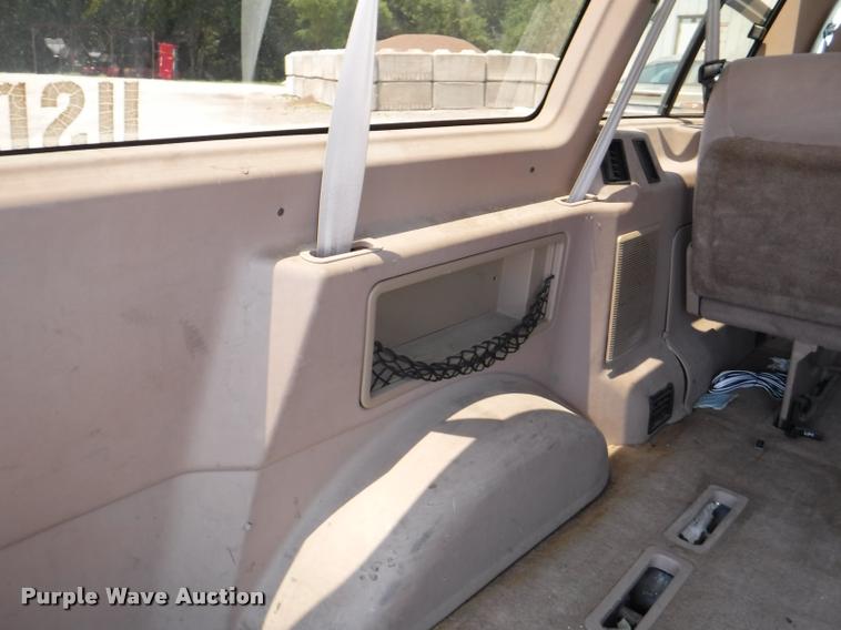 image for item K5945 1995 Ford Aerostar XLT Extended van