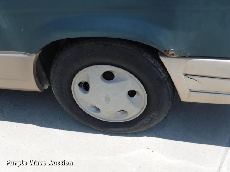 image for item K5945 1995 Ford Aerostar XLT Extended van