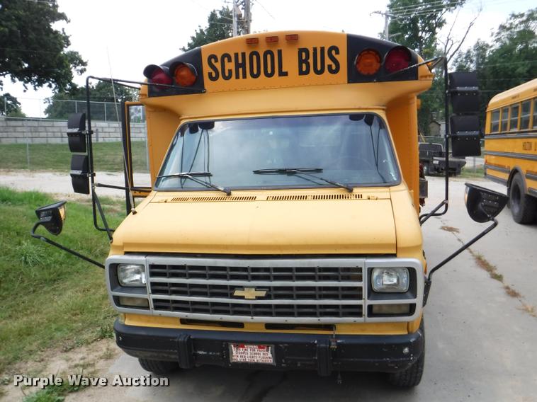image for item K5946 1993 Chevrolet G30 school bus