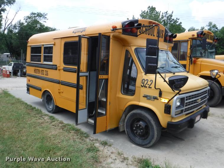 image for item K5946 1993 Chevrolet G30 school bus