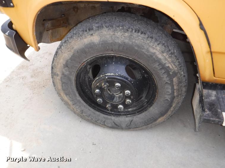 image for item K5946 1993 Chevrolet G30 school bus